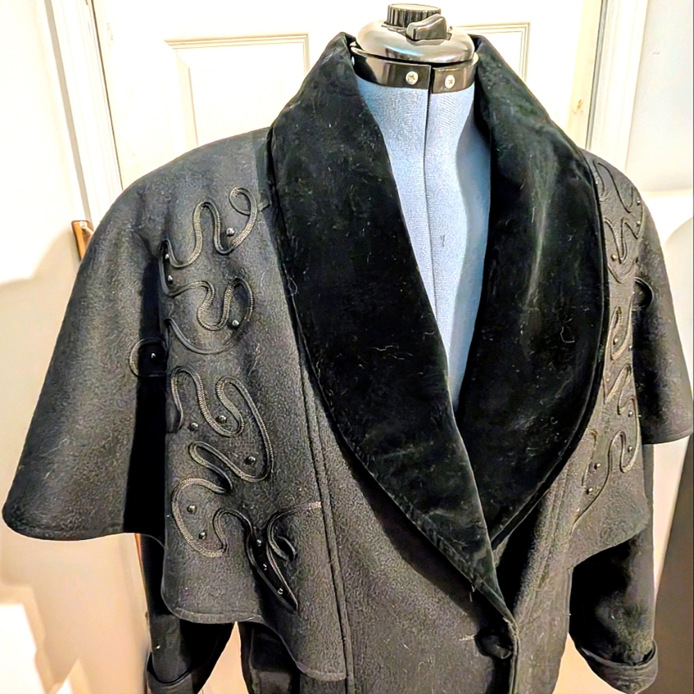 Vintage BASILE Black VELVET CAPELET COAT Heavy Wool Large Double Button